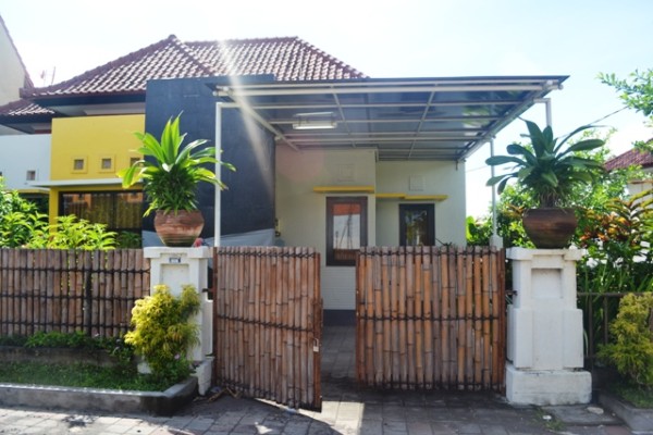 Rumah disewakan di Jimbaran, lingkungan nyaman  R1111
